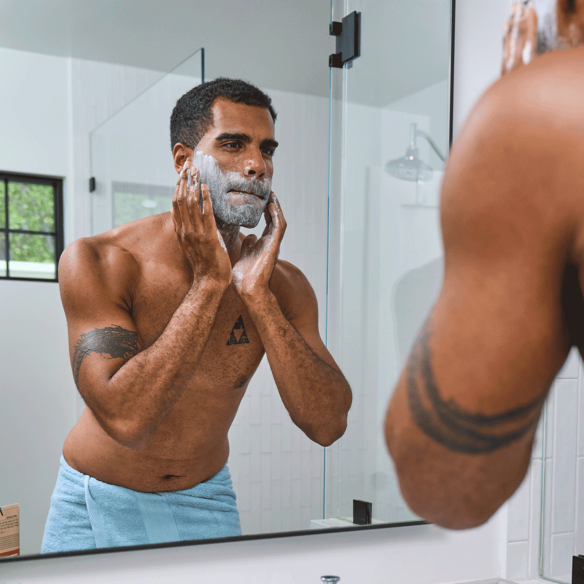 Animated demonstration of a Dr. Squatch product